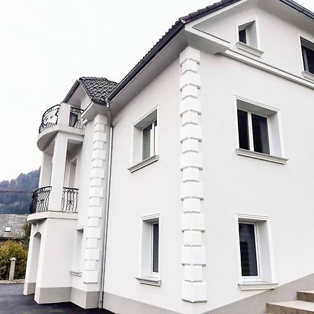 Villa Hillside Apartment 예세니체 외부 사진